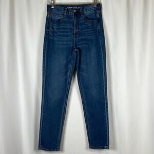 American eagle Mom Jean Size 6 regular